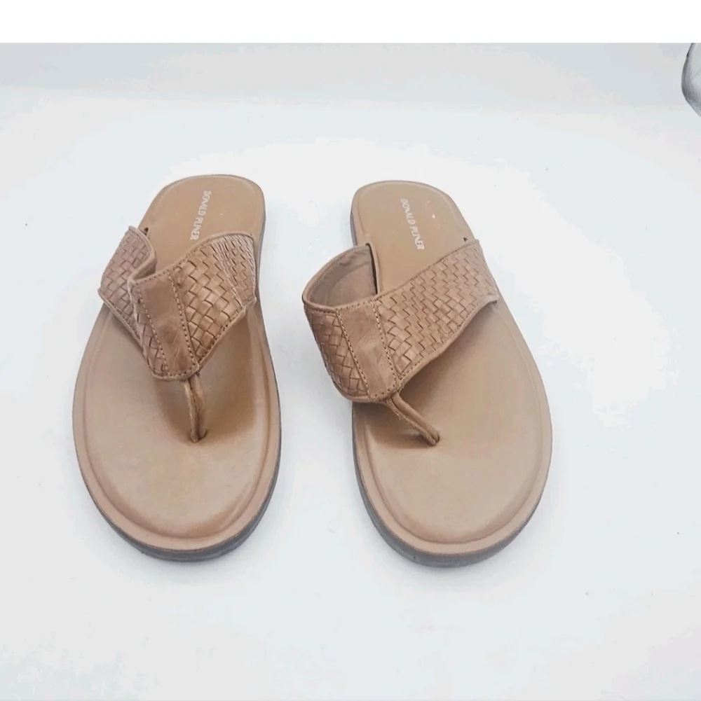 Donald J Pliner Palmer Calf Leather Flip-Flops Saddle/Cognac Size 12M NWOB